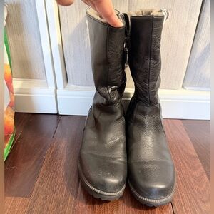 Kenneth Cole gentle souls black Leather boots with cream Sherpa interior